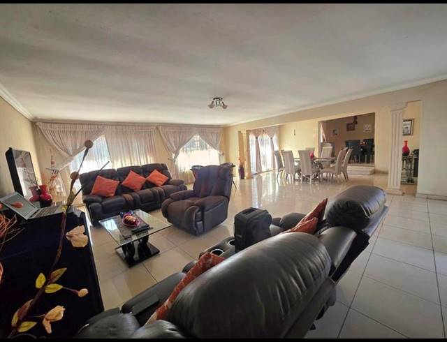 3 BEDROOM HOUSE FOR SALE IN DAWN PARK